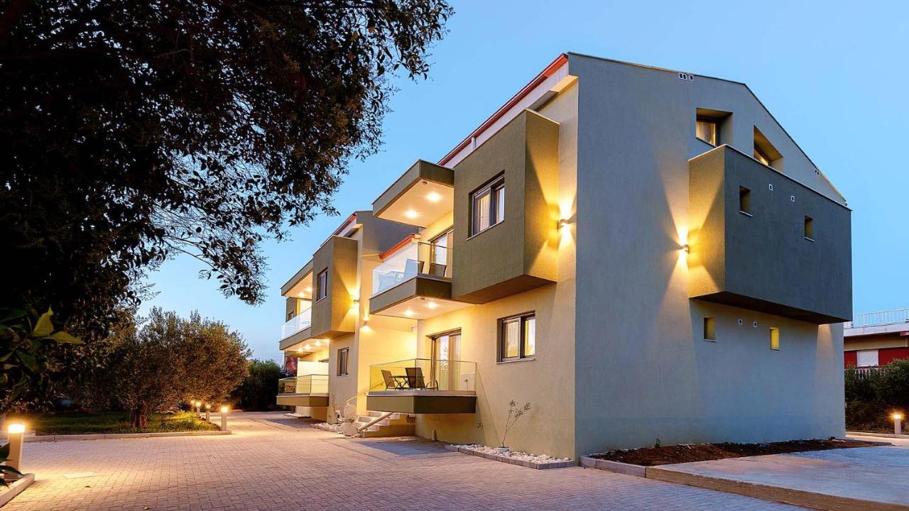 Estelle Family Luxury Apartments & Suites Gerakini Exterior foto